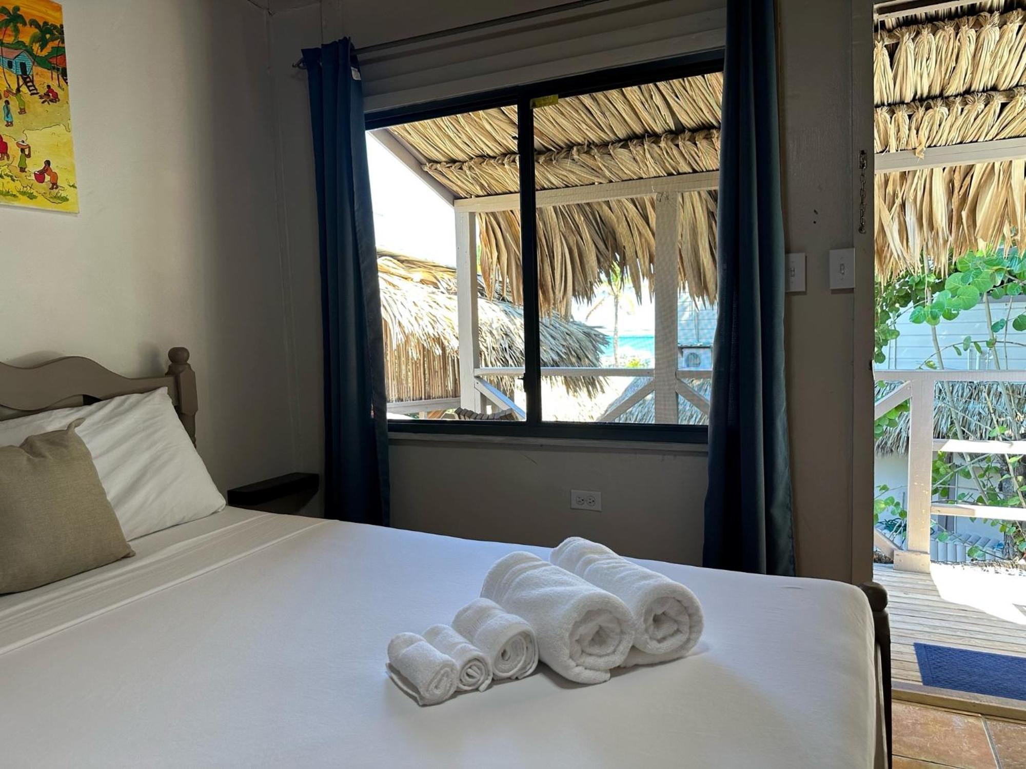 Hotel The Bounty Caye Caulker Exterior foto