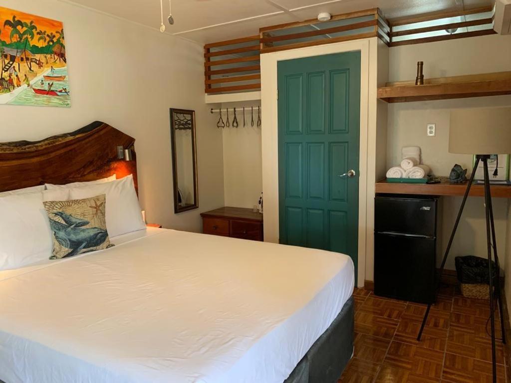 Hotel The Bounty Caye Caulker Exterior foto